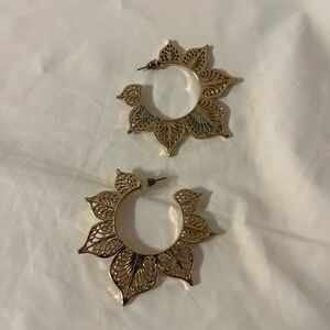 Good flower earrings